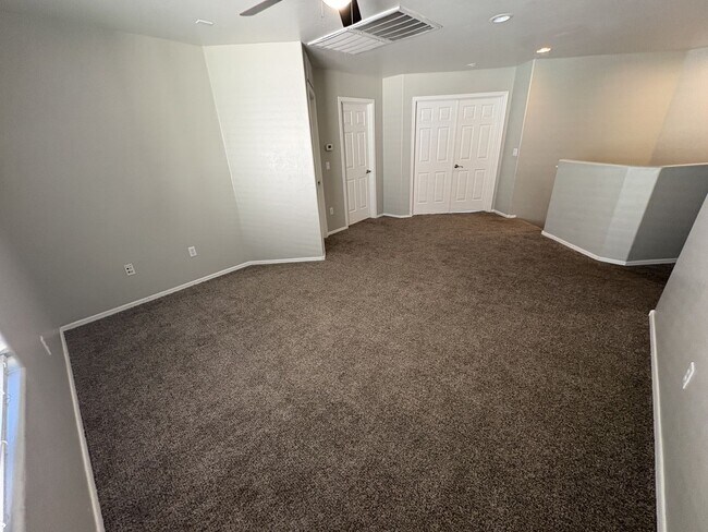 Building Photo - 2,500 sq ft 4 bedroom + Den home in Rancho Sahuarita