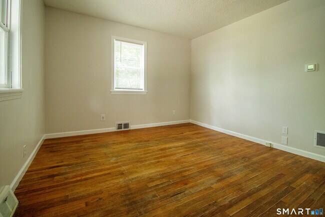 Building Photo - 13 Ingraham Pl