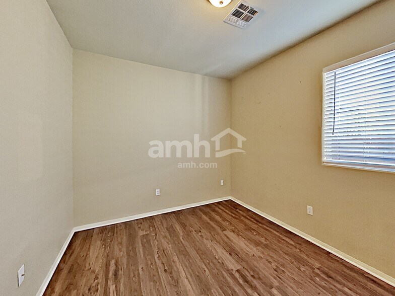 Building Photo - 212 Purple Passion Ave