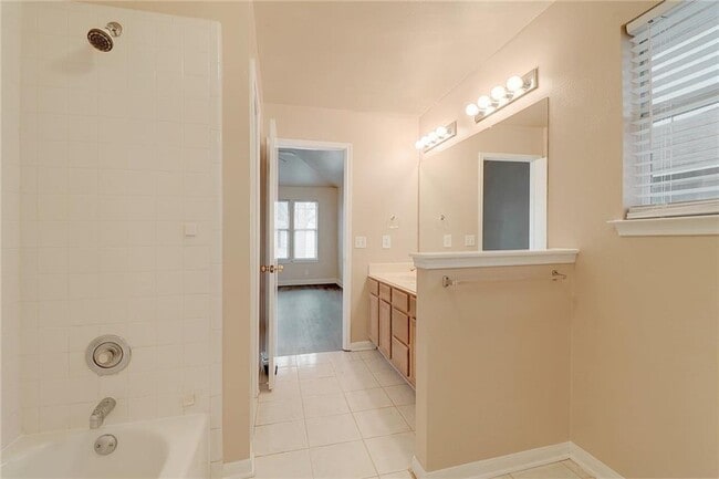 Building Photo - 202 Quail Cir