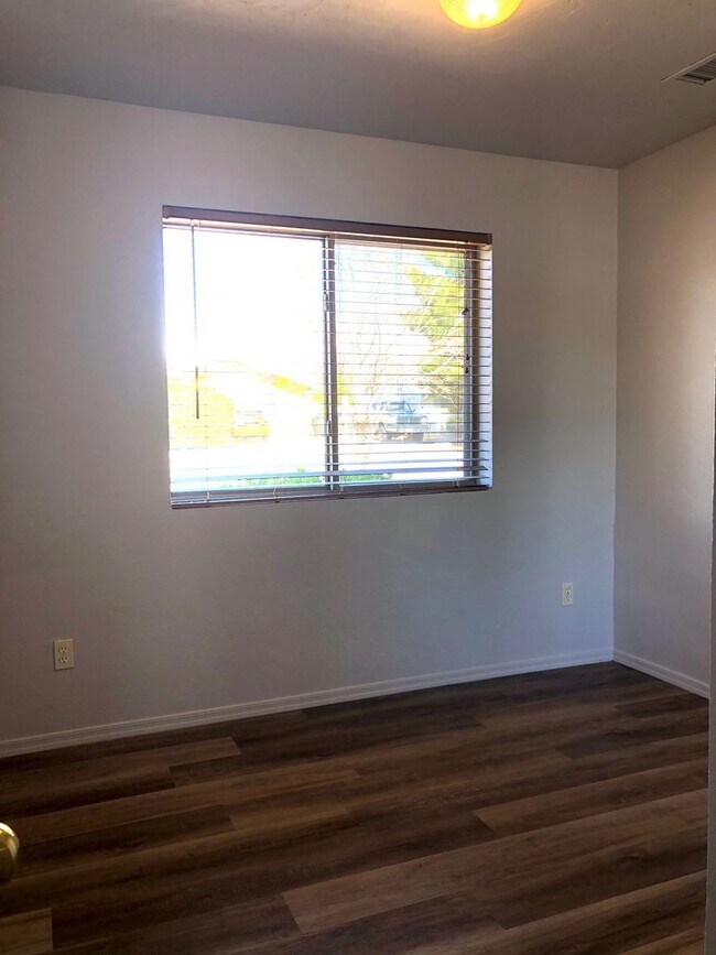 Building Photo - 3523 N Dale Dr