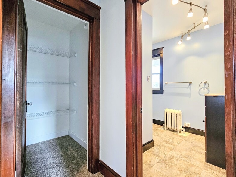 Building Photo - 324 S Broad St