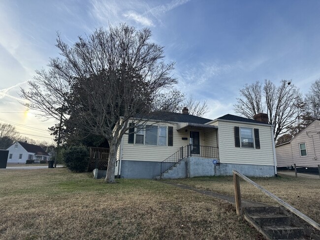 Building Photo - 717 Melrose Ave