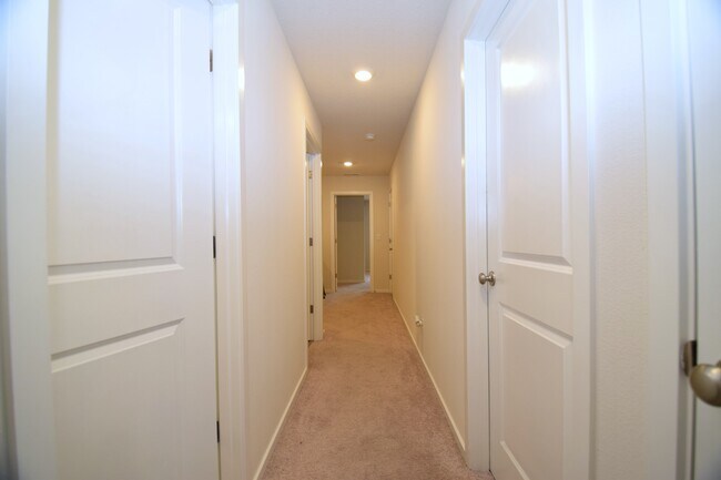 Building Photo - 935 N 19th Ave