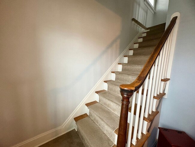 Building Photo - 3 Bedroom 1 Bathroom in Harrisburg!