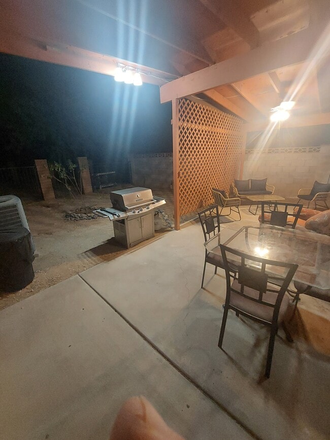 Building Photo - 9141 N Overlook Dr