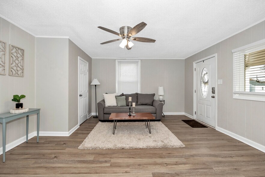 Building Photo - 3706 Emm Ell St SW