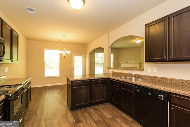 Building Photo - 258 Stillwood Dr