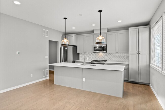 Building Photo - 5230 Stuart St