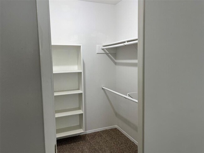 Building Photo - 1722 Sullins Way