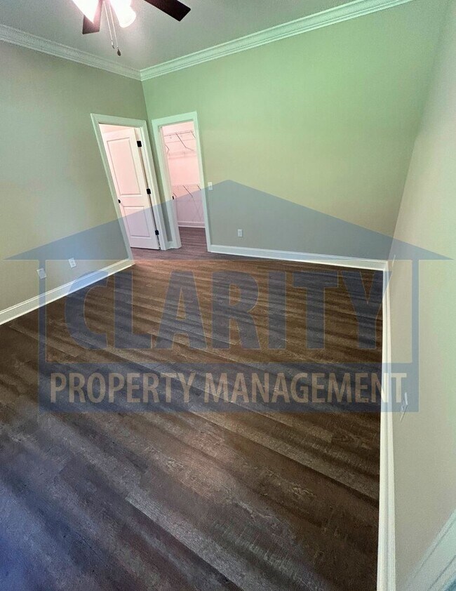 Building Photo - Spacious 4-bedroom home in prime Cleveland...