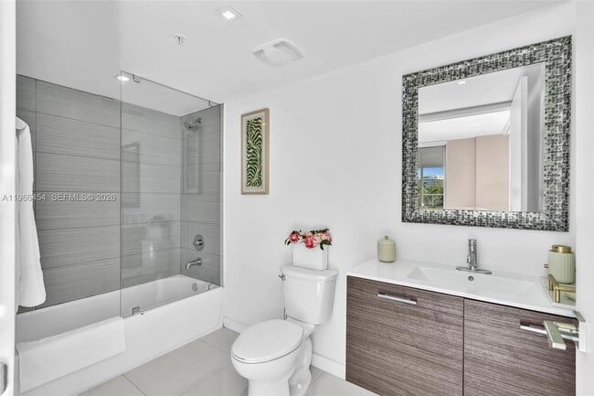 Building Photo - 9901 E Bay Harbor Dr