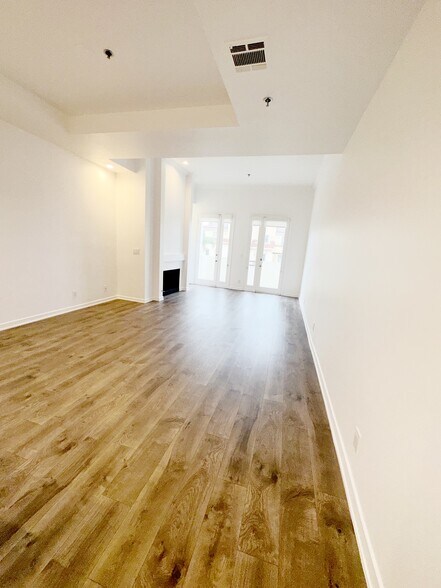 Building Photo - 230 S. Hamilton