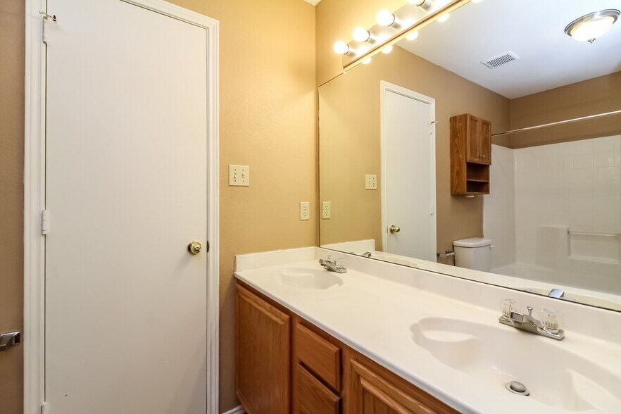 Building Photo - 3612 Garden Springs Dr