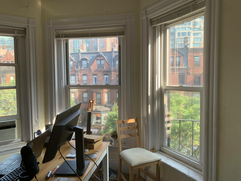 Building Photo - 233 Newbury St