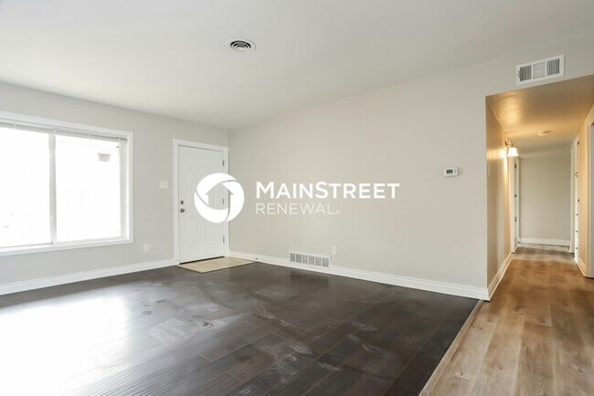 Building Photo - 3 Bedroom Pet-Friendly Home in AURORA, CO with Main Street Renewal