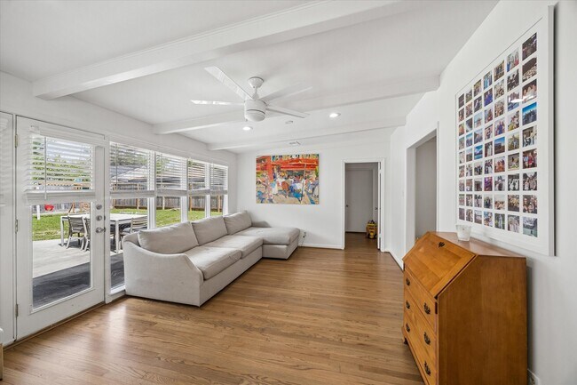 Building Photo - 3110 Castlewood St