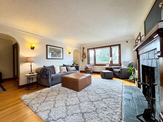 Building Photo - Admiral District~West Seattle Home