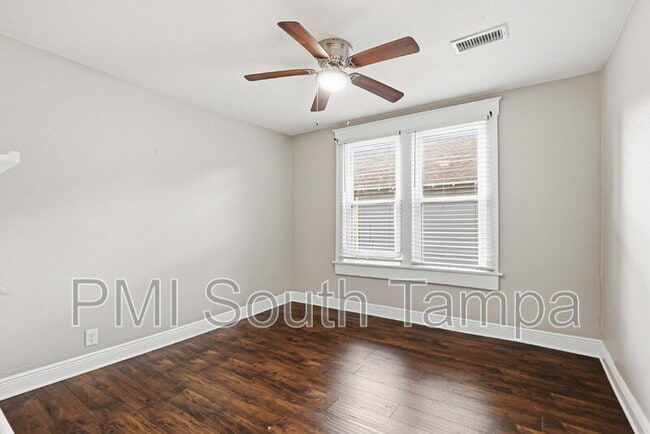 Building Photo - 203 W Emma St