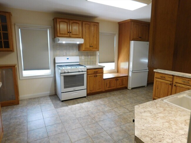 Building Photo - 67-69-69 Angeline St