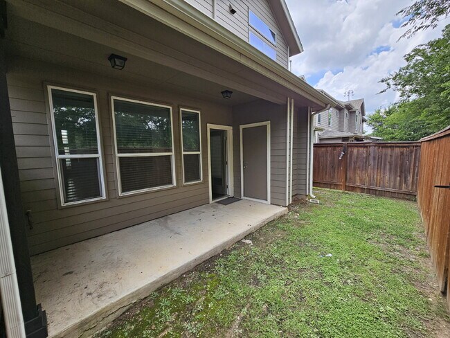 Building Photo - Experience Modern Living: Spacious 3-Bed, 3-Bath Townhome with Two Primary Bedrooms