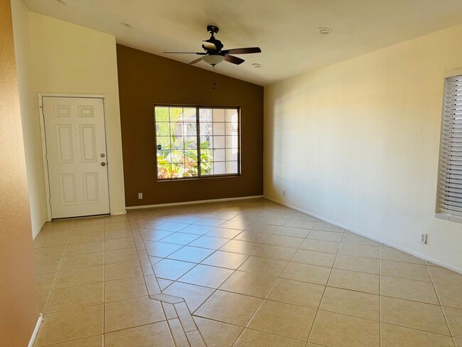 Building Photo - 3211 E Menadota Dr