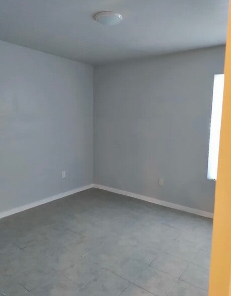 Building Photo - 1808 Chacon St