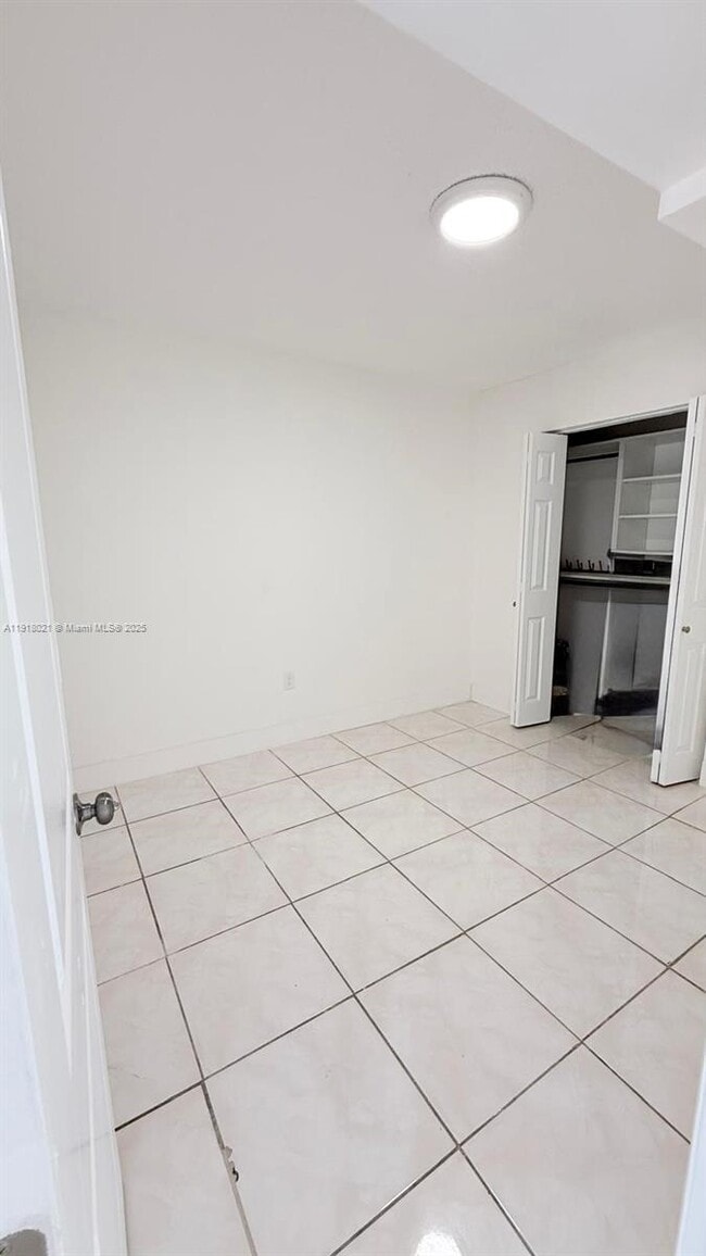 Building Photo - 20337 NE 2nd Ave