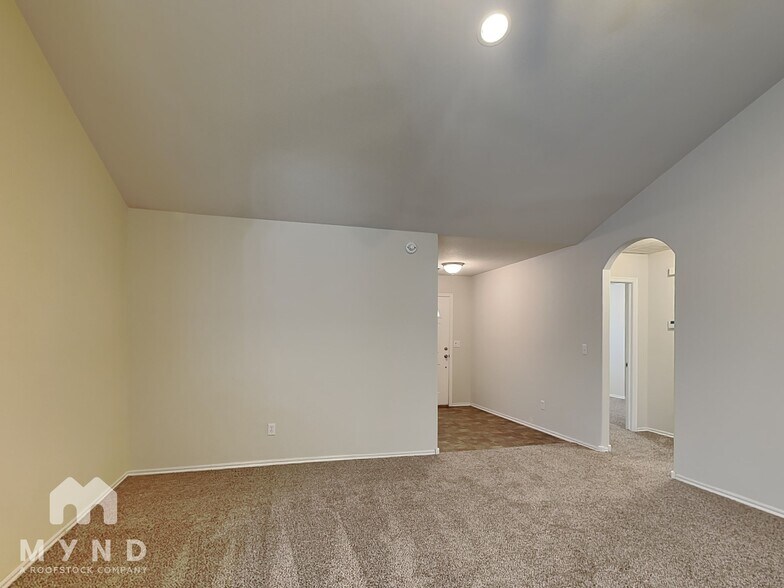 Building Photo - 10921 N 149th E Ave