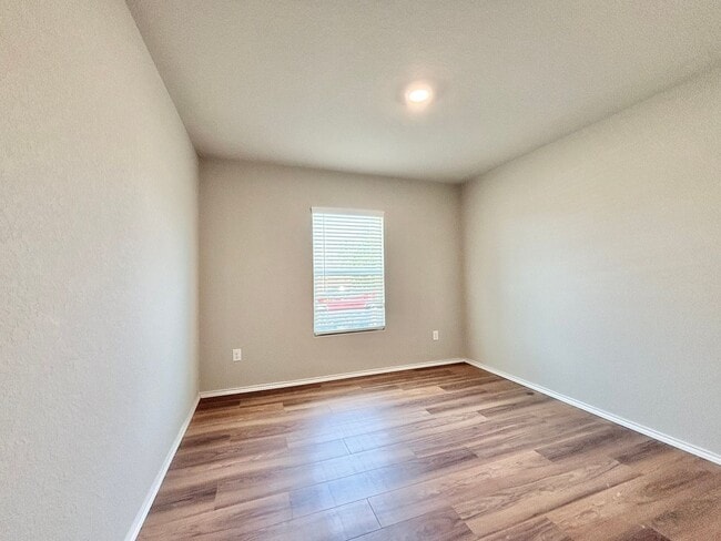 Building Photo - 3518 Strawberry Grv