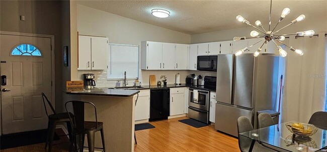 Building Photo - 212 W South Ave