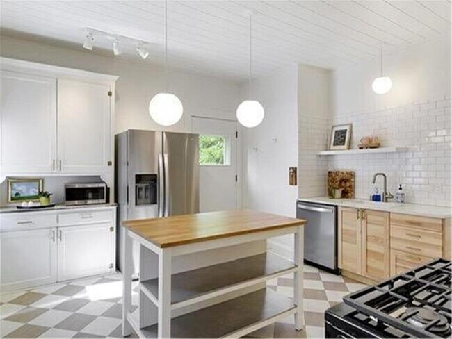 Building Photo - 1742 Dayton Ave