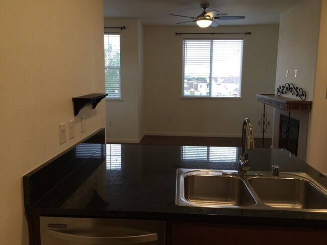 Building Photo - Lake View Resort Style Condo - Garage & Po...