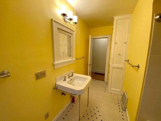 Building Photo - Seattle Home - Phinney Ridge
