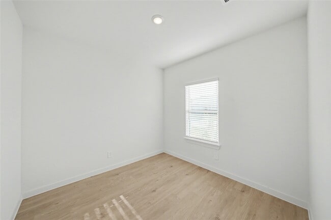 Building Photo - 4307 Camden Lakes St