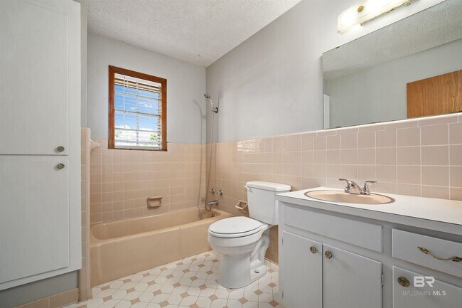 Building Photo - 30045 Wayside Dr