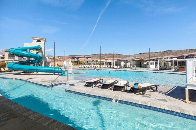 Building Photo - Live Every day Like You're on Vacation!! F...