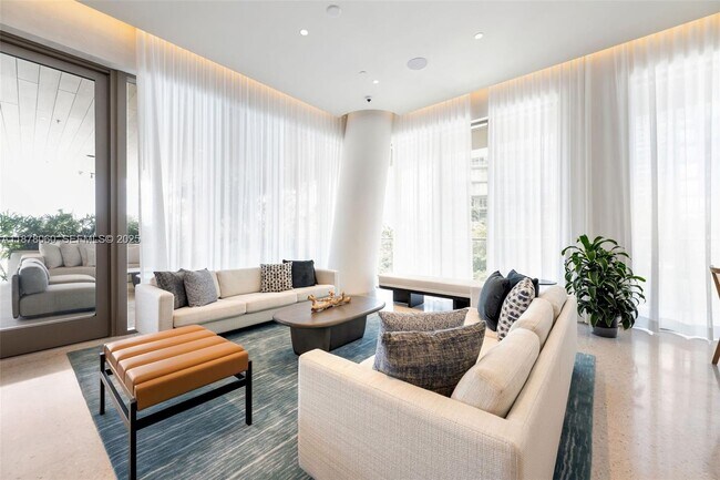 Building Photo - 2678 Tigertail Ave