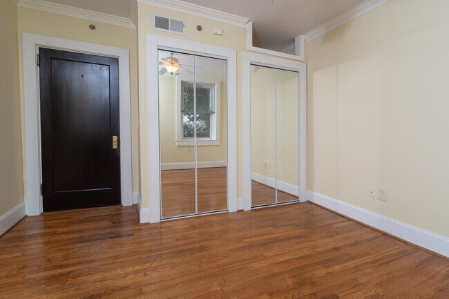 Building Photo - The Senate Club - 2 bedroom/2 bath **** MO...