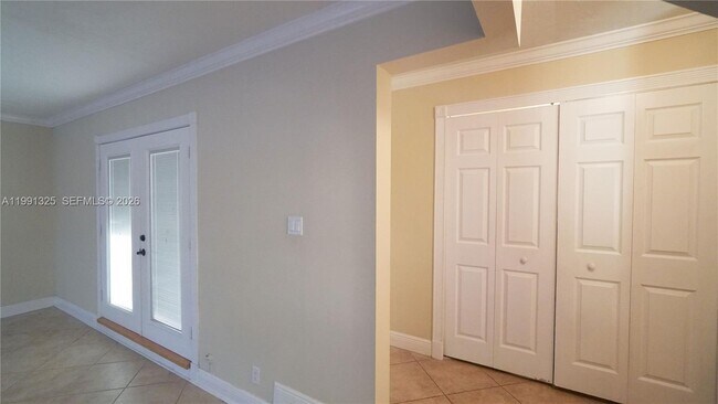 Building Photo - 9220 SW 103rd Ave