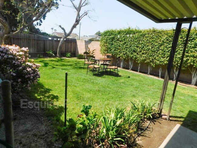 Building Photo - 1335 Lawrence Way