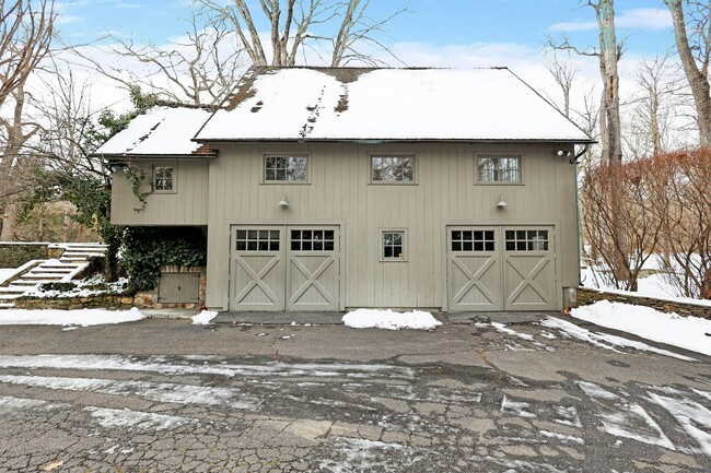 Building Photo - 369 Ethan Allen Hwy