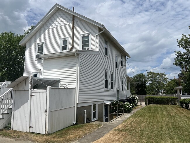 Building Photo - 138 Kenberma St