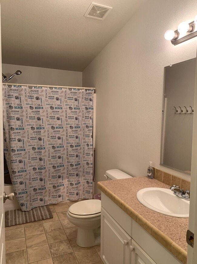 Building Photo - WINTER RENTAL -- 3 Bedroom 2 Bath Home