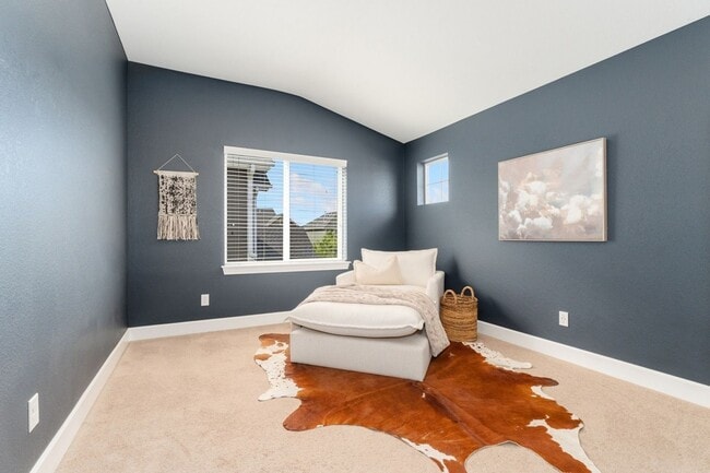 Building Photo - Evolve Real Estate: Evolve Real Estate: Meticulous Executive 4 Bedroom Plus Den Plus Finished Bas...