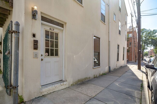 Building Photo - 617 S 18th St