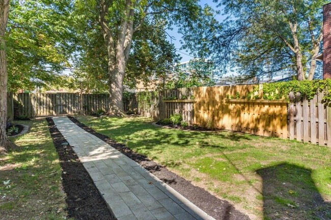 Building Photo - Adorable Brick Home in Italian Village!