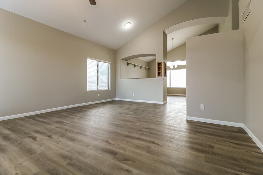 Building Photo - 15911 W Tasha Dr