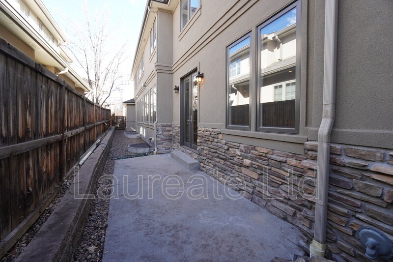 Building Photo - 522 Milwaukee St