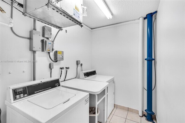 Building Photo - 2201 S Ocean Dr